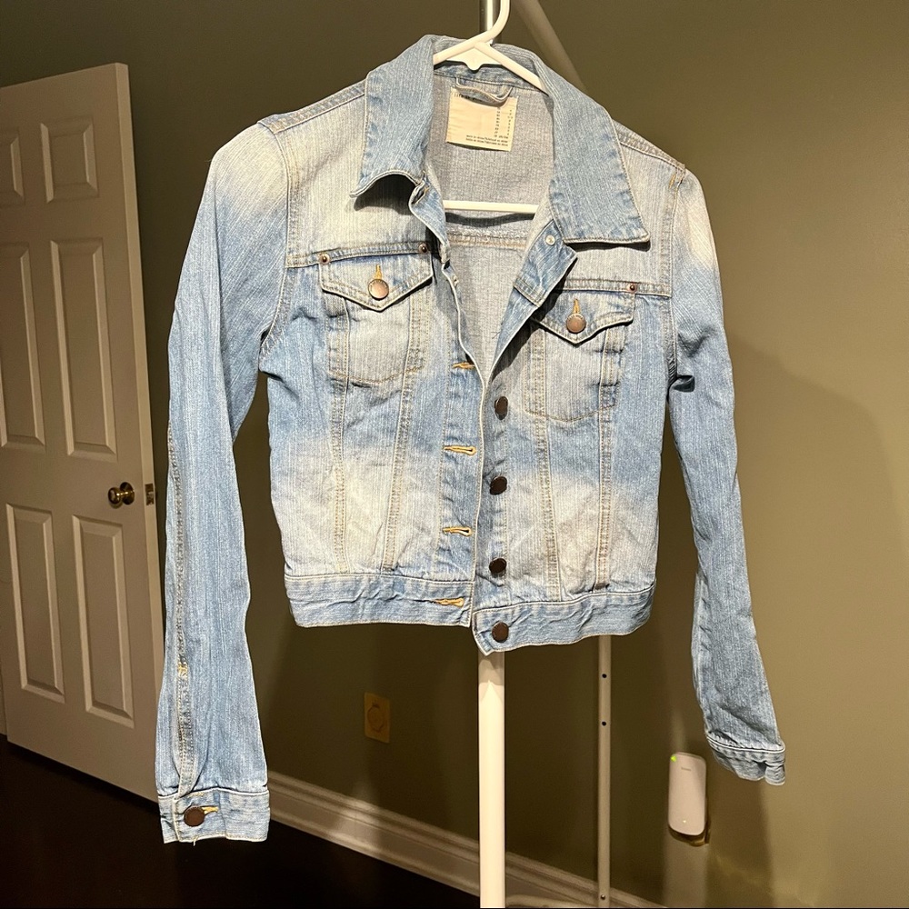 Cropped denim jacket